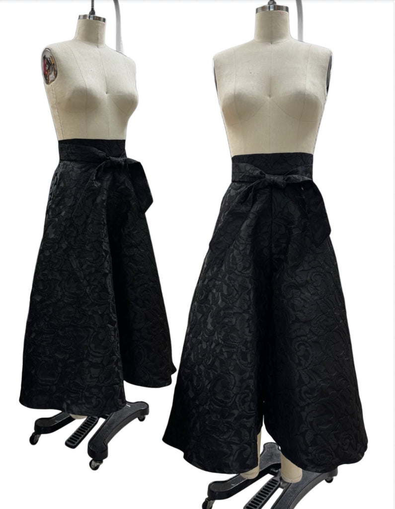 Black culottes with pockets and attached front tie.  
