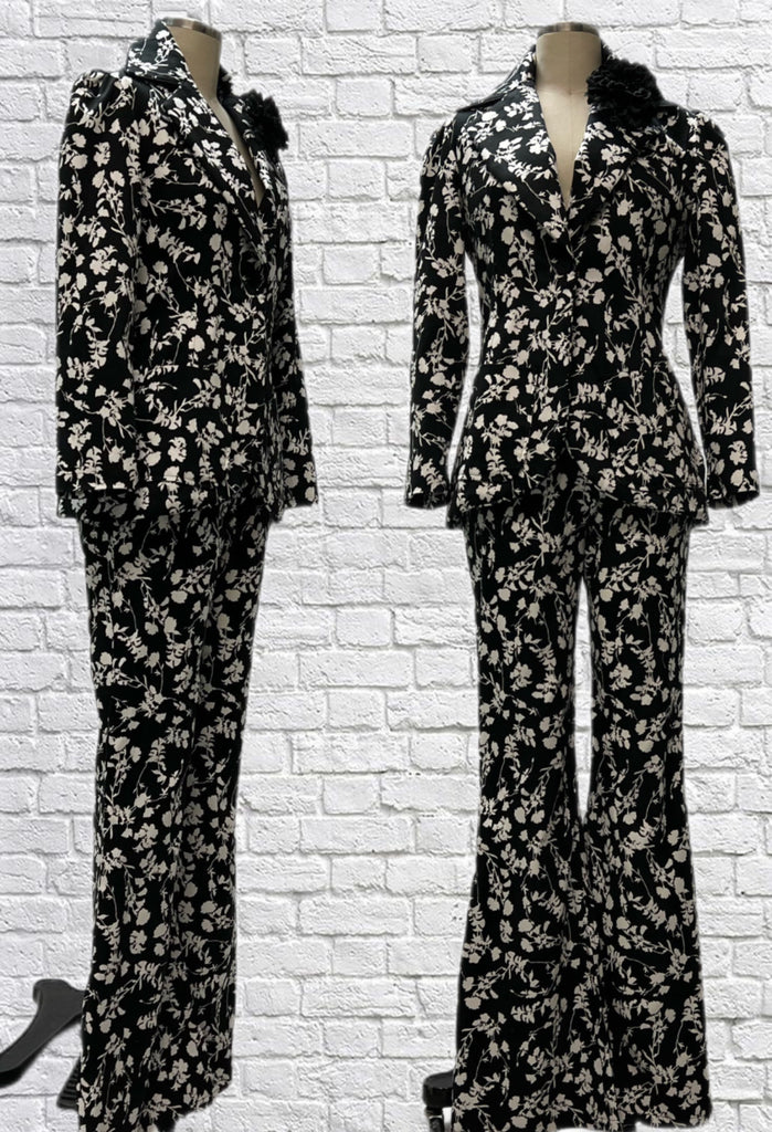 Mannequin form showing the side and front profile of the Ivy Suit in Cotton Sateen with a little bit of Lycra, a fully-lined jacket with wide lapels and patch front pockets. The high waist flared pants have front slash pockets.